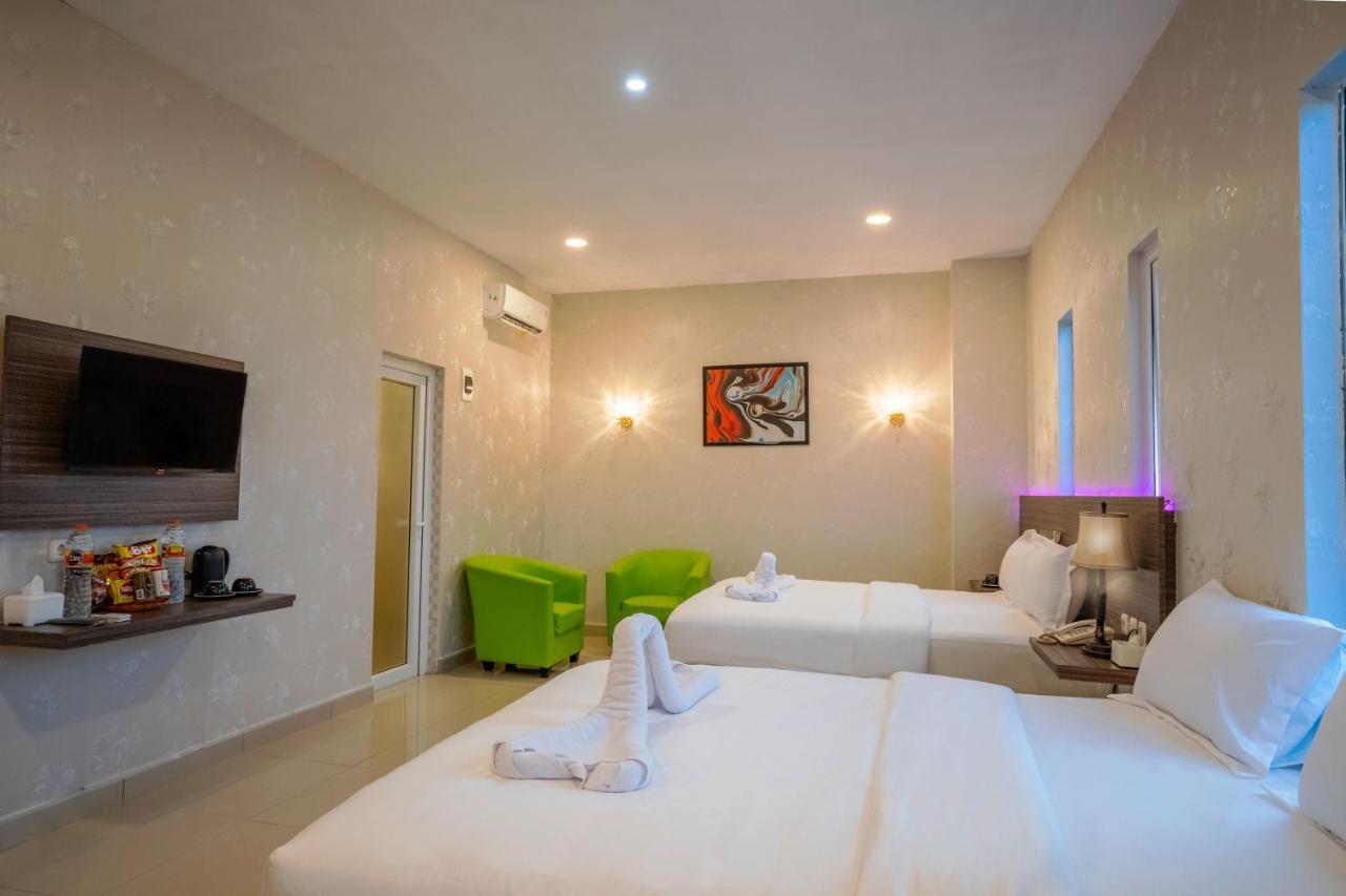 Hotel De'tonga 3*